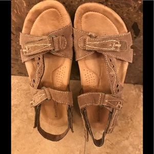 Earth brand sandals